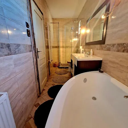 Saxon Charming House - Close To Old Town בית נופש בראשוב